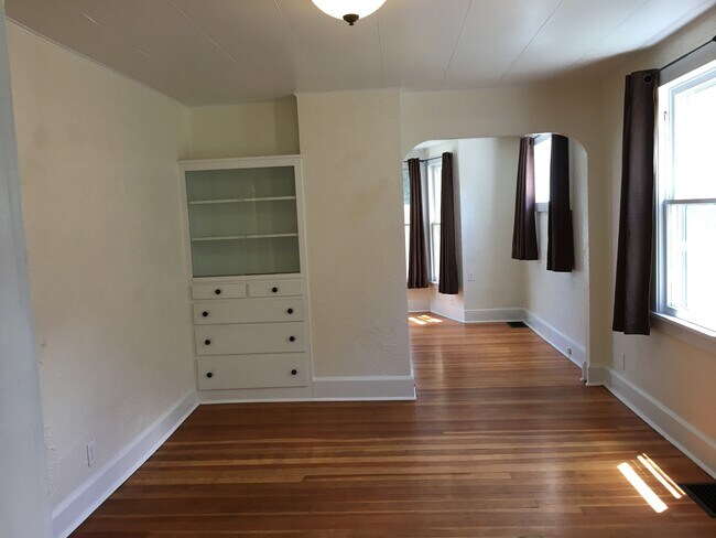 Building Photo - 1317 10th Ave