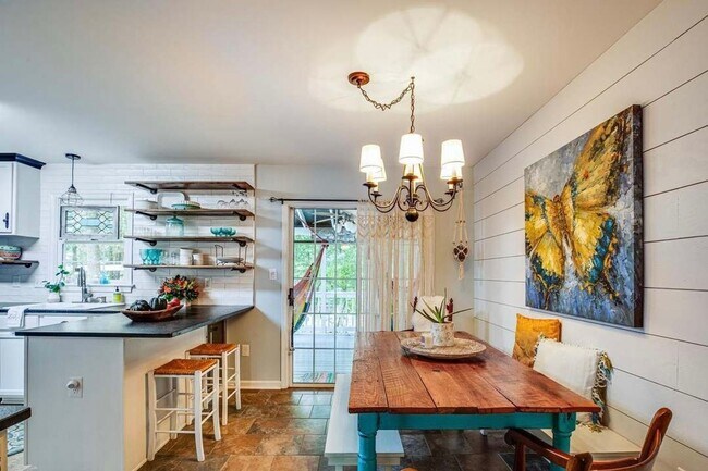 Foto del edificio - Coming Soon: 4BR Fredericksburg Home with ...