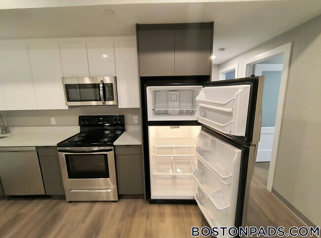 Foto del edificio - 100 Hemenway St