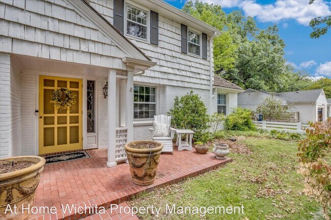 Building Photo - 4 br, 6 bath House - 6 E. English St.