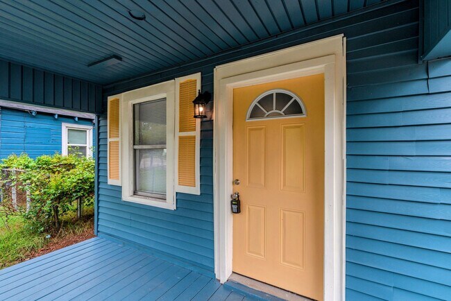 Foto del edificio - Updated 1 Bed/1 Bath Cottage in Harrisburg Neighborhood - Close to Downtown and Medical District