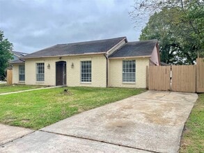 Building Photo - 7110 Foxmar Ln