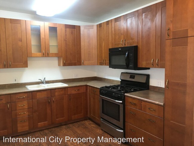 Building Photo - 3692-3692B Country Club Dr