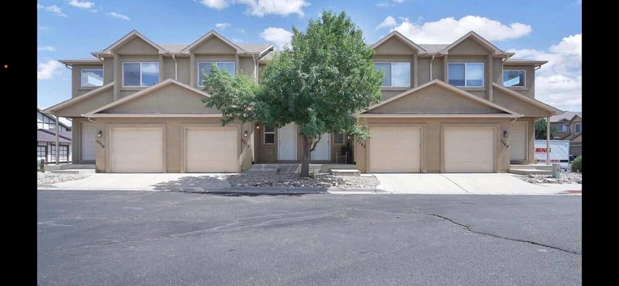 Edificio - 2232 Golden Gate Grv