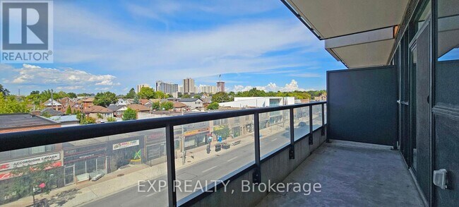 Photo du bâtiment - 1603-1603 Eglinton Ave W