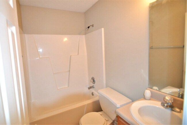 Building Photo - 5161 Julip Dr