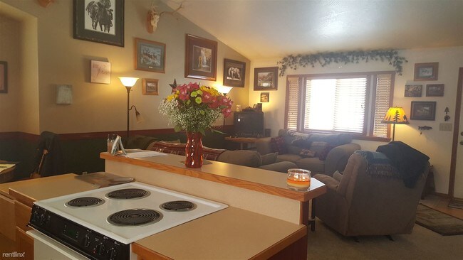 Building Photo - 5840 Primrose Dr