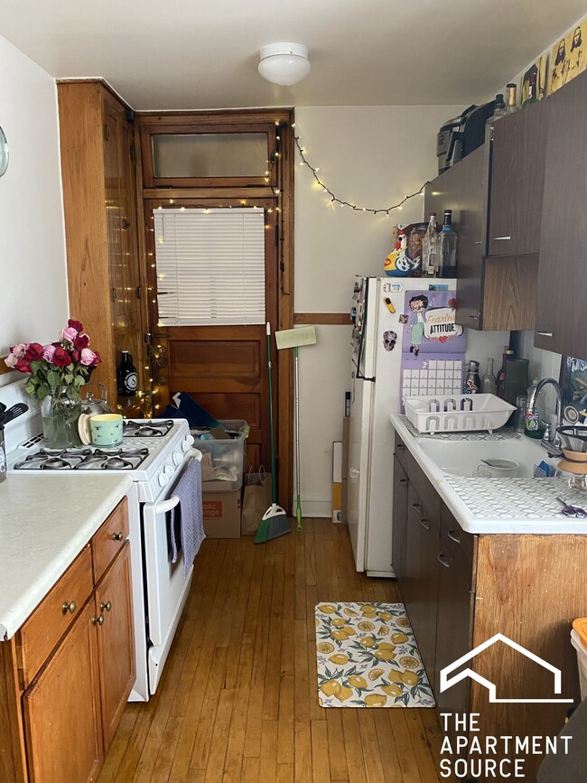 Building Photo - 3152 N Linder Ave