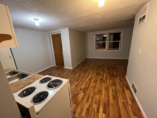 Building Photo - 1 Bedroom, 1 Bathroom Single Family Home i...