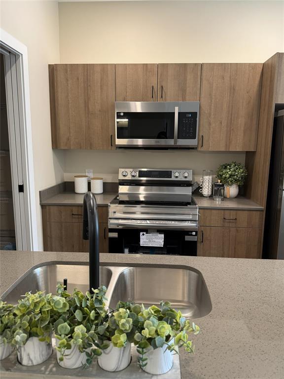 Photo du bâtiment - 200 Arena Rd