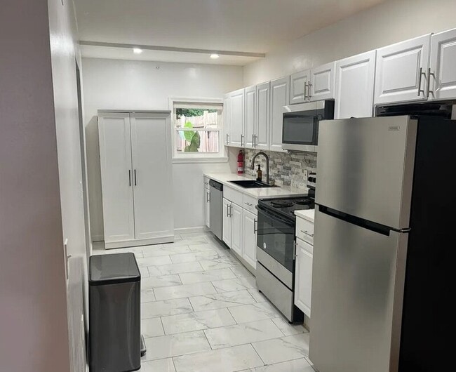 Building Photo - 1918 N 6th St