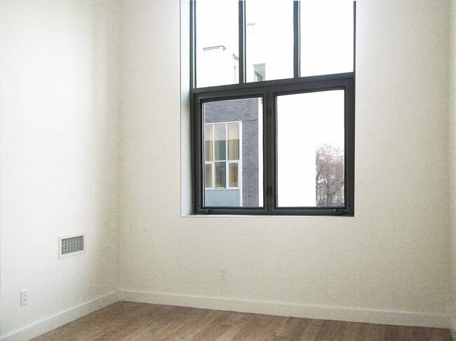 Building Photo - 151 Manhattan Ave
