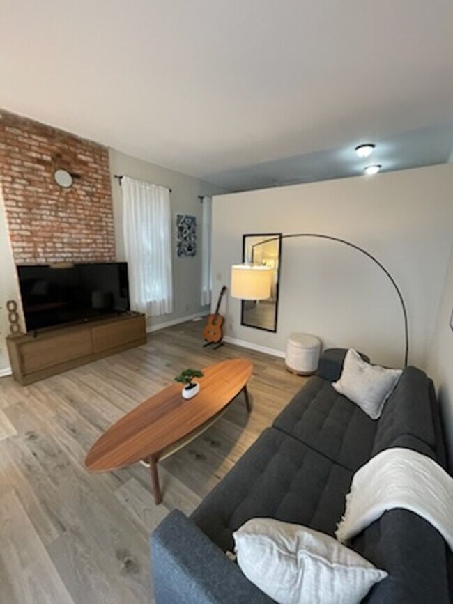 Foto del edificio - Menard Apartments