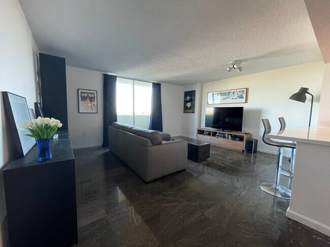 Foto del edificio - 3000 Coral Way