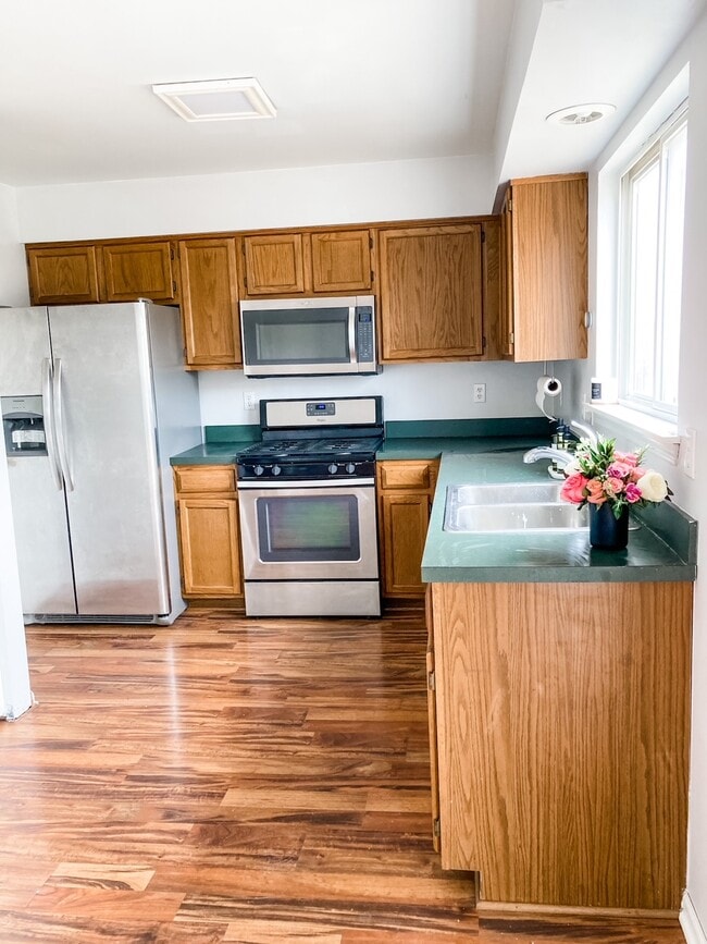 Kitchen - 10018 70th St