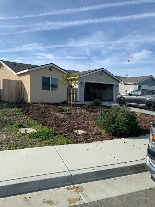 Foto principal - 21395 Tulare St