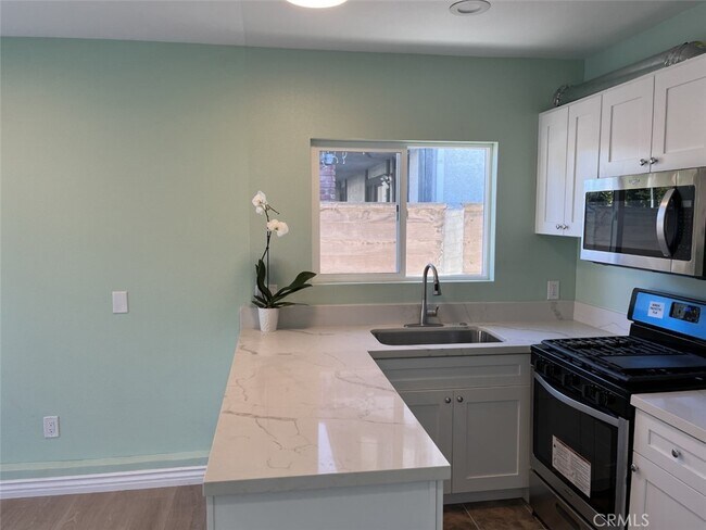 Foto del edificio - 16050 Bryant St