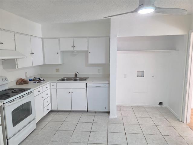 Building Photo - 2314 Village N Dr