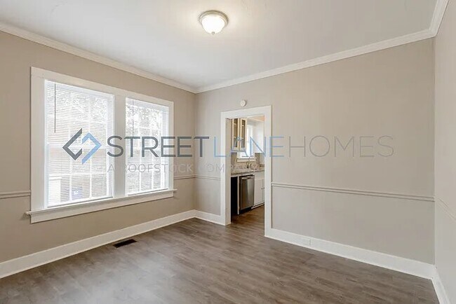 Building Photo - 916 Glenridge Dr