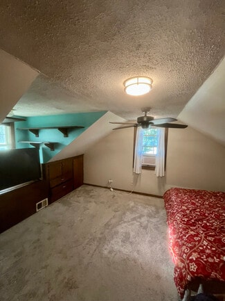 Building Photo - 5546 S Newport Ave