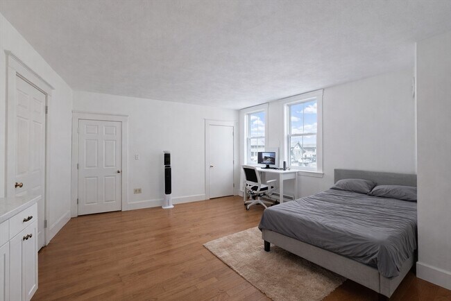 Foto del edificio - 210 Chestnut Hill Ave