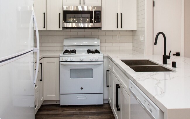 Foto del edificio - Upper Level 3 Bedroom, 2 Bath Condo!