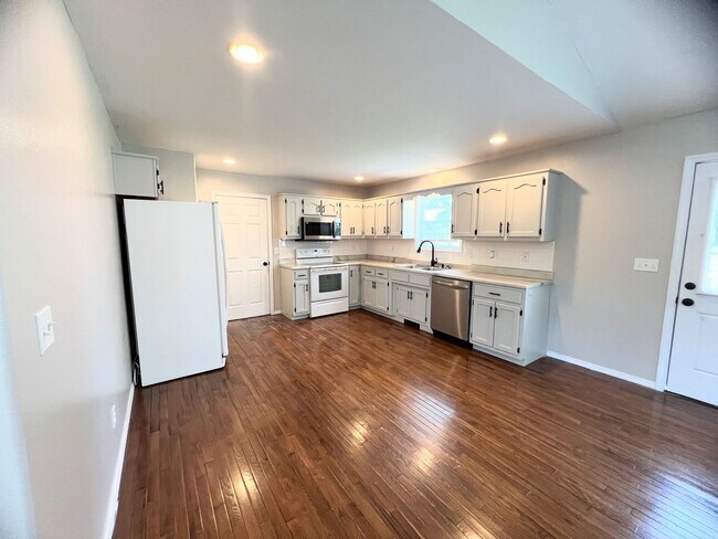 Foto del edificio - Fenced home close to FLW!