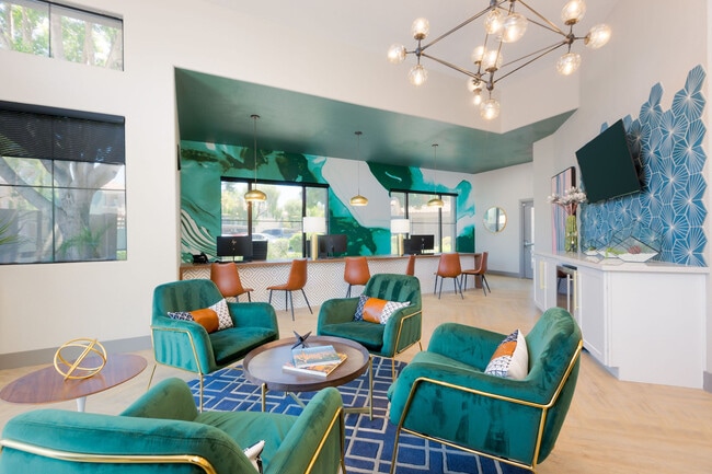 Building Photo - Morada West