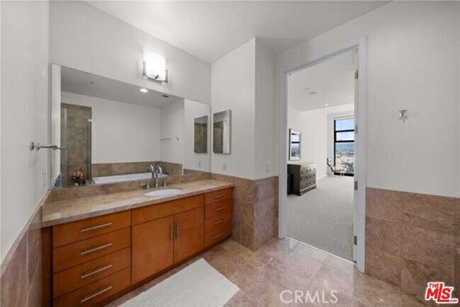 Foto del edificio - 3223 W 6th St