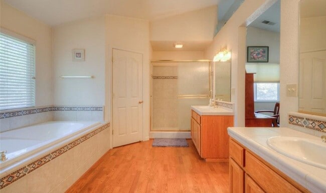 Building Photo - 449 Silver Leaf Dr