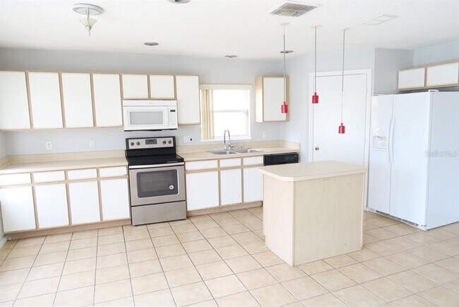 Building Photo - 14345 Sun Bay Dr