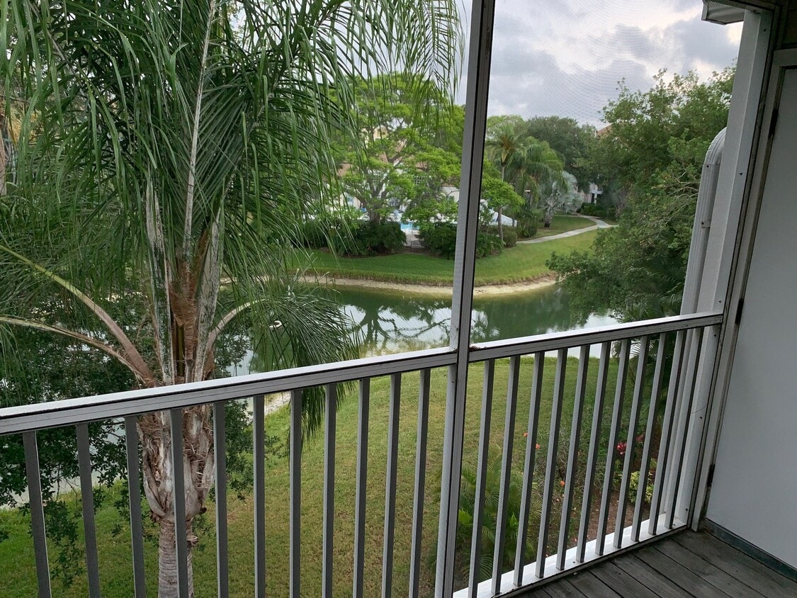 Central Park II Condos - Downtown Sarasota Annual Rental 1-Bedroom 1-Bath $1595 - Central Park II Condos -  Downtown Sarasota Annual Rental 1-Bedroom 1-Bath $1595