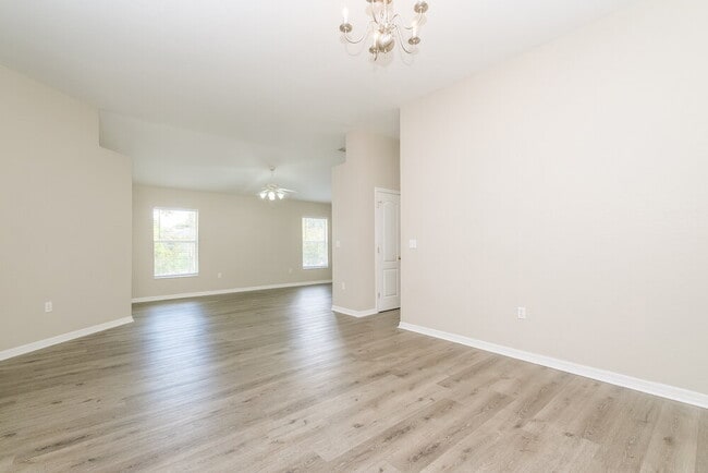 Building Photo - 1195 Lake Pl Ct