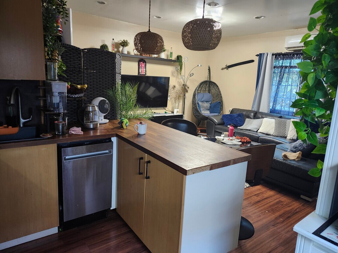 Primary Photo - 11516 Balboa Blvd