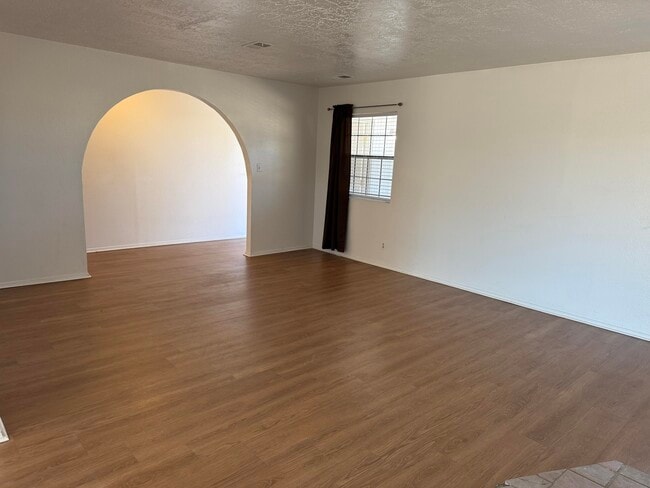 Building Photo - 840 Bravo Ct SE