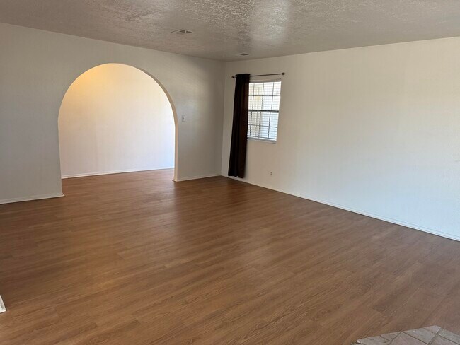 Foto del edificio - 840 Bravo Ct SE