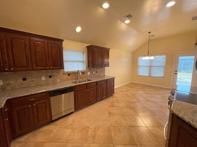 Photo - 3 bed plus office with storm shelter in Moore Schools! House