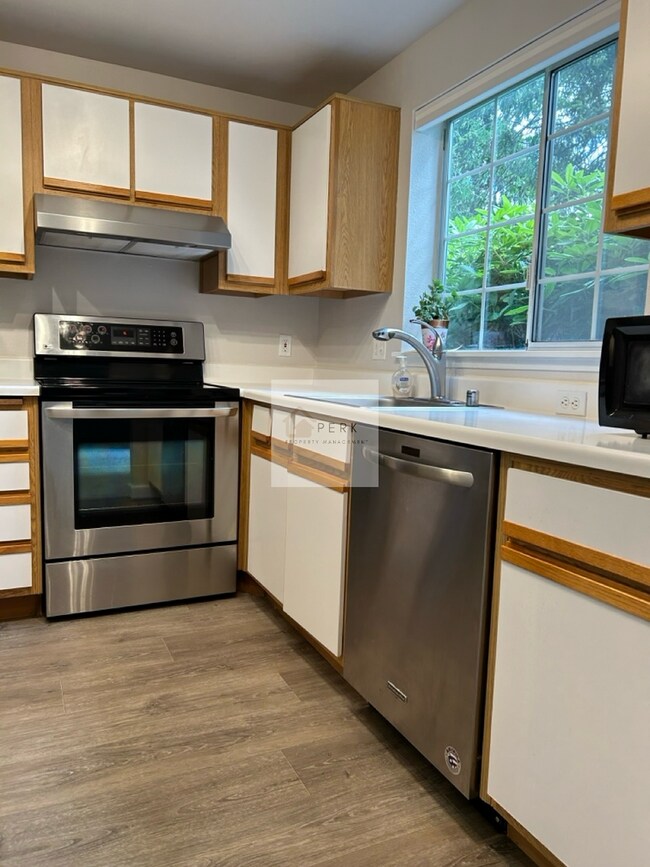 Foto del edificio - 1 Bedroom Condo in Beautiful Newcastle!