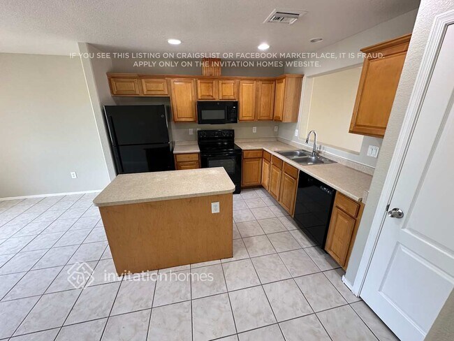 Foto del edificio - 2527 E Wier Ave