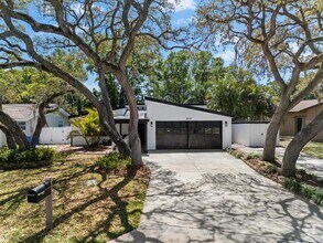 Building Photo - 2257 Lake Dr