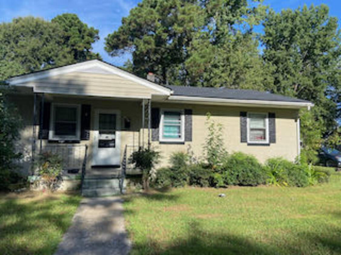 Building Photo - 3722 South George Street, Farmville