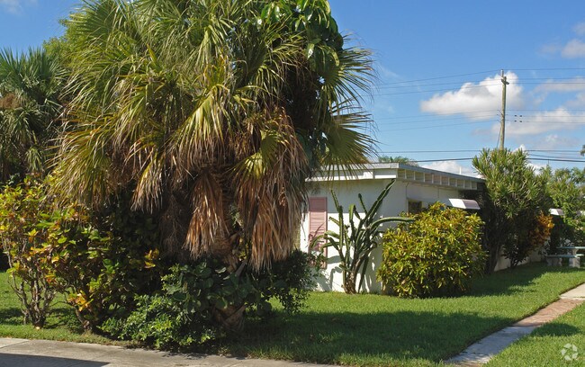 Foto del exterior - 4441-4449 Poinciana St