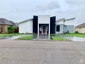 Building Photo - 800 New Orleans Cir