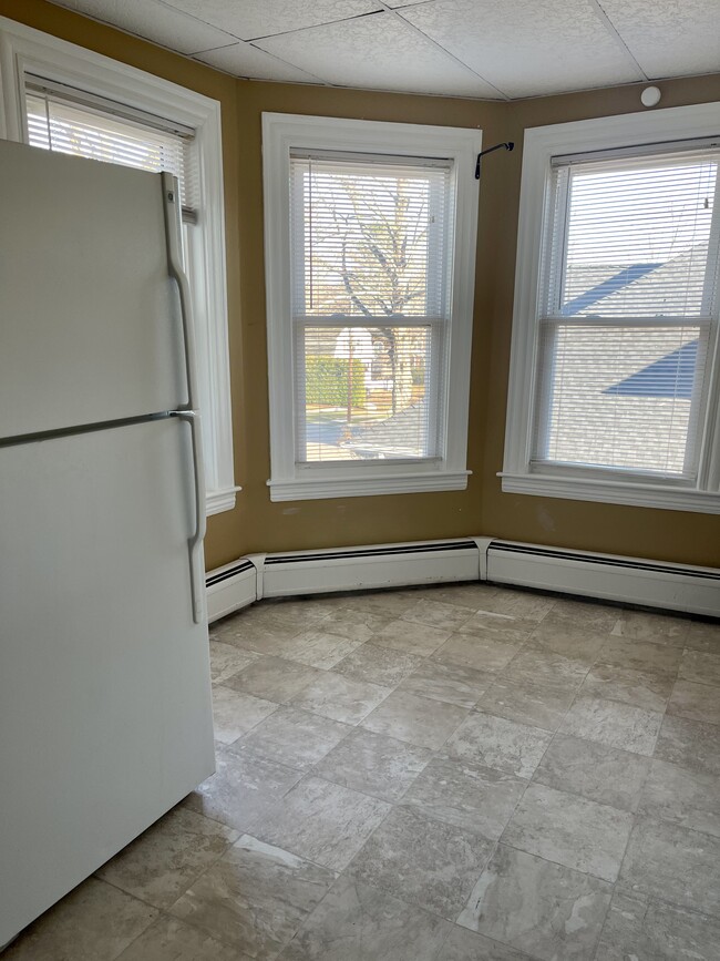 Building Photo - 54 Colburn St
