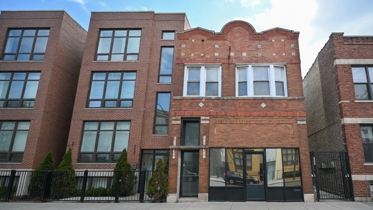 Foto del edificio - 3649 W Montrose Ave