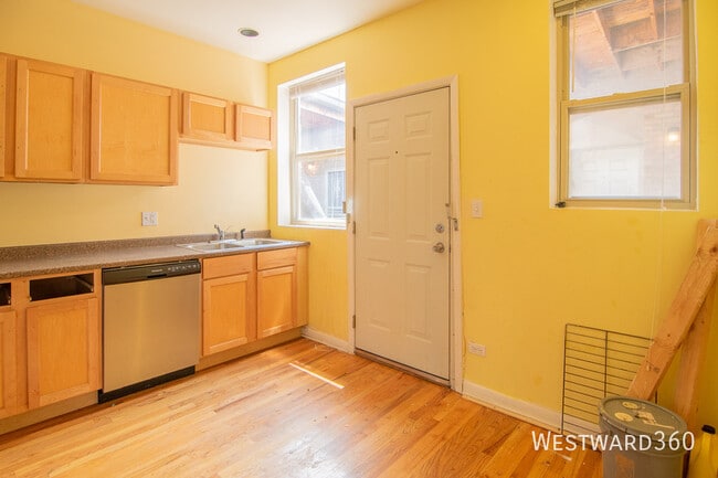 Building Photo - 8158 S Drexel Ave