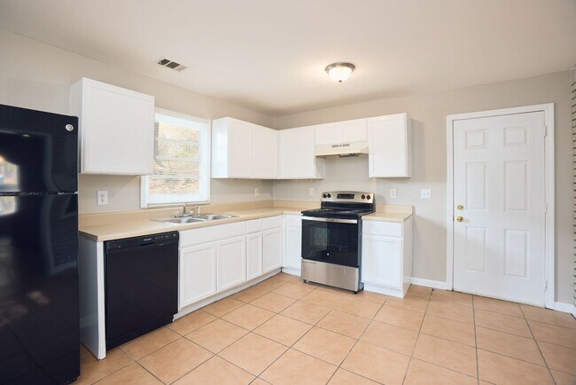 Foto del edificio - Bright & Spacious 3BR Home in Carroll Heights