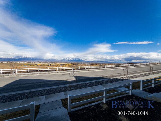 Foto del edificio - Stunning West Jordan Townhome with Upcomin...