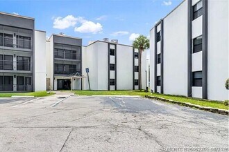 Building Photo - 4040 N Hills Dr