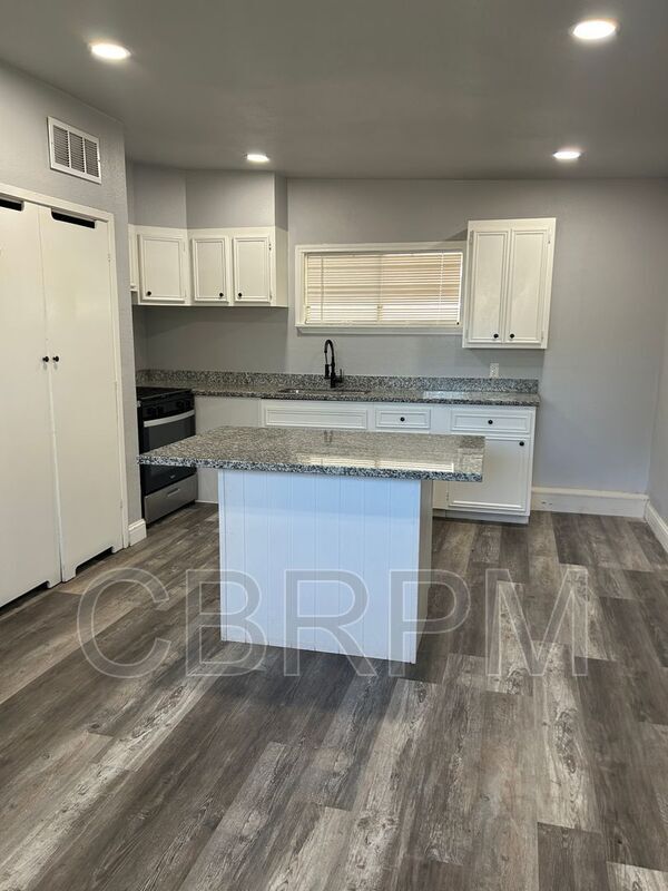Building Photo - 2504 47th St